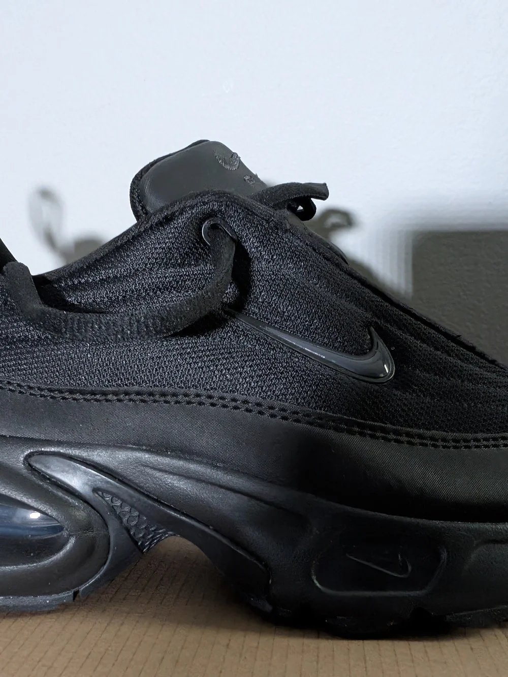 Nike Men's Black Low-Top Knit Sneakers